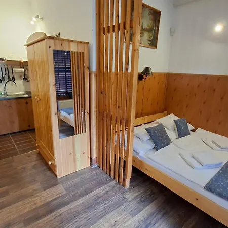 Egri Apartment *
